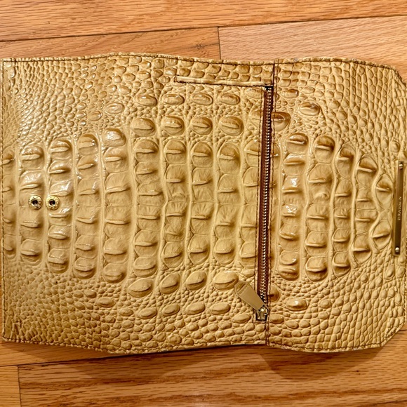 Tan Brahmin full size wallet great condition
7.75”x4.5” - Picture 3 of 3